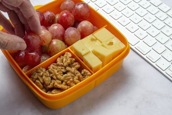 Keep these 8 foods at your desk for the 4 pm hunger attack