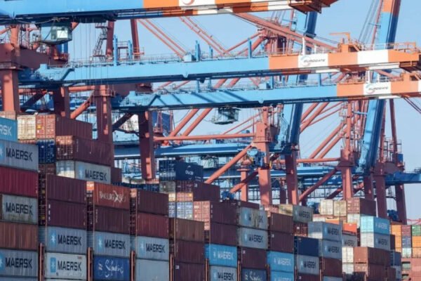 Goods exports rise 15%+, top $200 billion