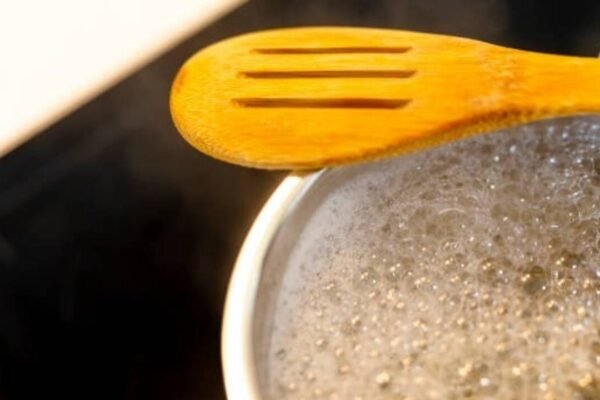 Put a wooden spoon across a boiling pot: The viral kitchen trick explained |