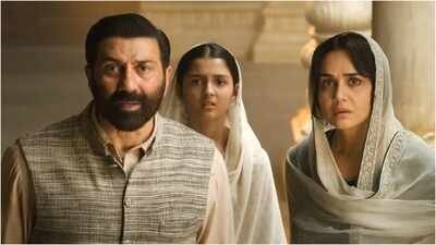 Batwara 1947: Rajkumar Santoshi disagrees with Shabana Azmi over Sunny Deol's muslim character in ‘Batwara 1947’; 'Amitabh Bachchan played Muslim hero in ‘Coolie' | Hindi Movie News