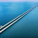 Why people driving through the bridge over Lake Pontchartrain Causeway in Louisiana, sometimes get so scared that they have to call police midway