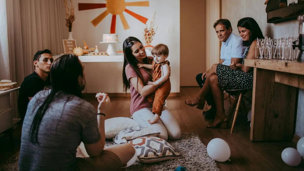 5 things parents should never let others do to their child at a social gathering