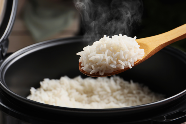 Why does reheated rice sometimes become hard and dry? 4 ways to bring it back to life