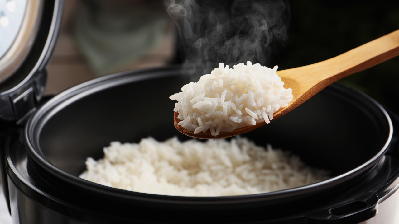 Why does reheated rice sometimes become hard and dry? 4 ways to bring it back to life