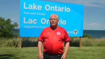 Trump wants 'Lake America'. Canada puts up a 24-foot sign saying otherwise
