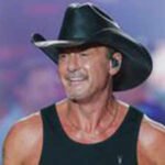 Tim McGraw falls from platform while performing in Cincinnati, laughs off incident and tells fans 'there’s hole there' |
