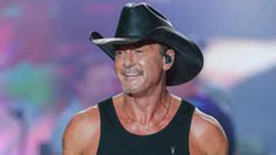 Tim McGraw falls from platform while performing in Cincinnati, laughs off incident and tells fans 'there’s hole there' |