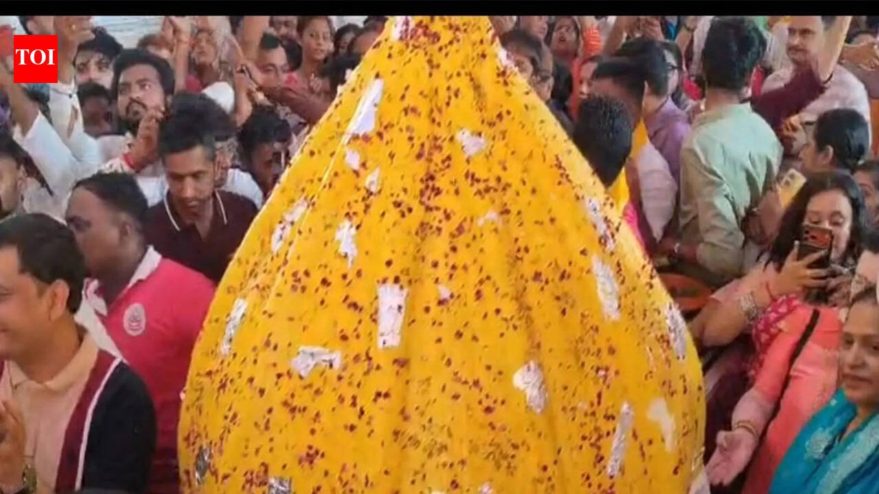 251-kg modak for Bappa! Pune’s giant modak-shaped rasmalai cake at Dagdusheth Ganpati has everyone talking