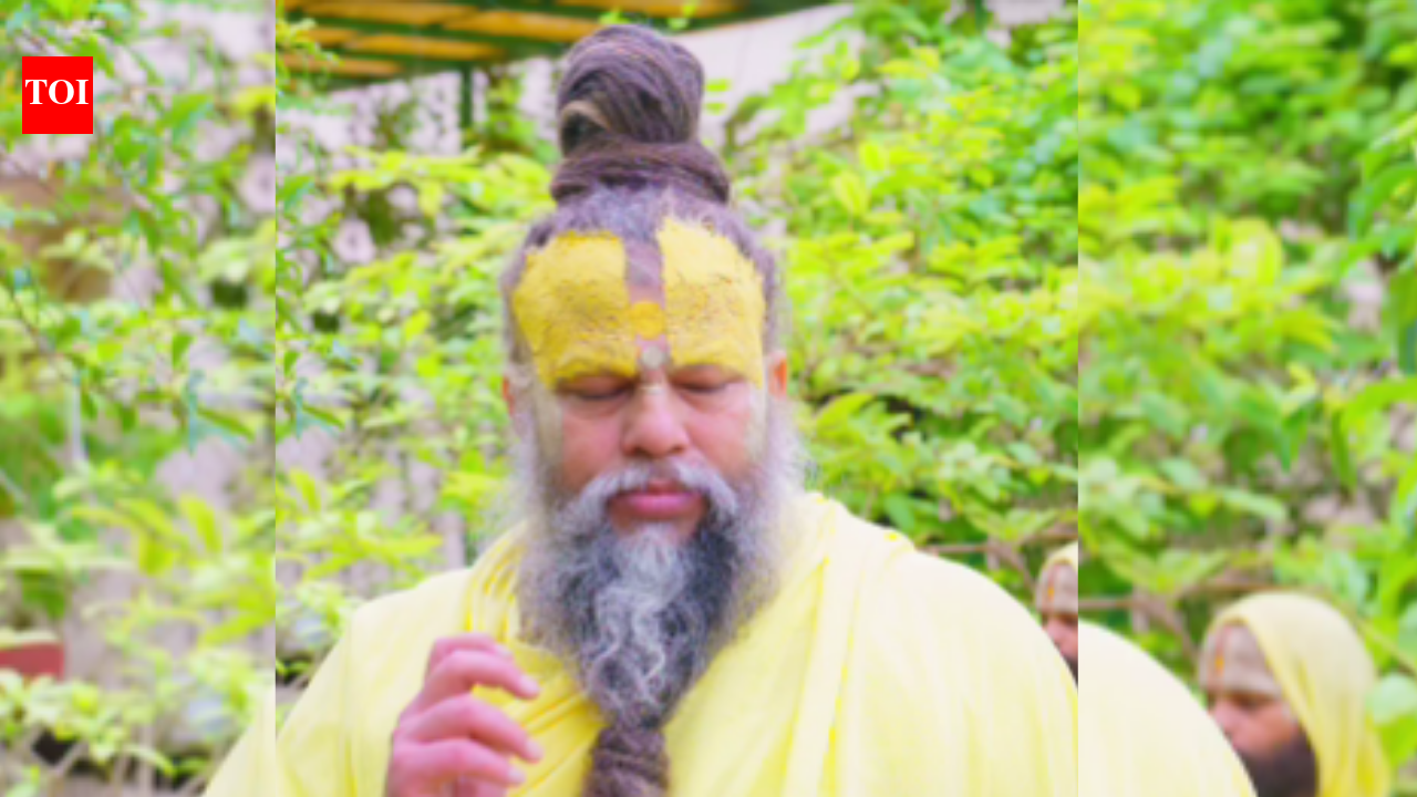 Premanand Ji Maharaj: Premanand ji Maharaj asks us to hold onto the Divine and the path will reveal itself: 3 most profound teachings of the saint