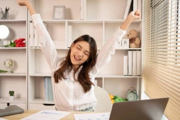 Improve Mood At Work: The 5-minute office habit that can quietly improve your mood for the rest of the day