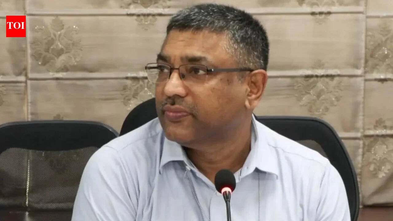 India can meet screen-protector demand locally, assures IT secy