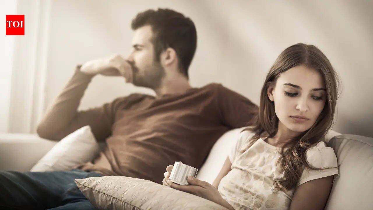 5 subtle signs someone is losing interest in you, even if they haven’t said it