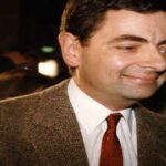 Rowan Atkinson bought an Oxfordshire property in 2006; 16 years later, he finally moved into the Richard Meier-designed glass house﻿ |