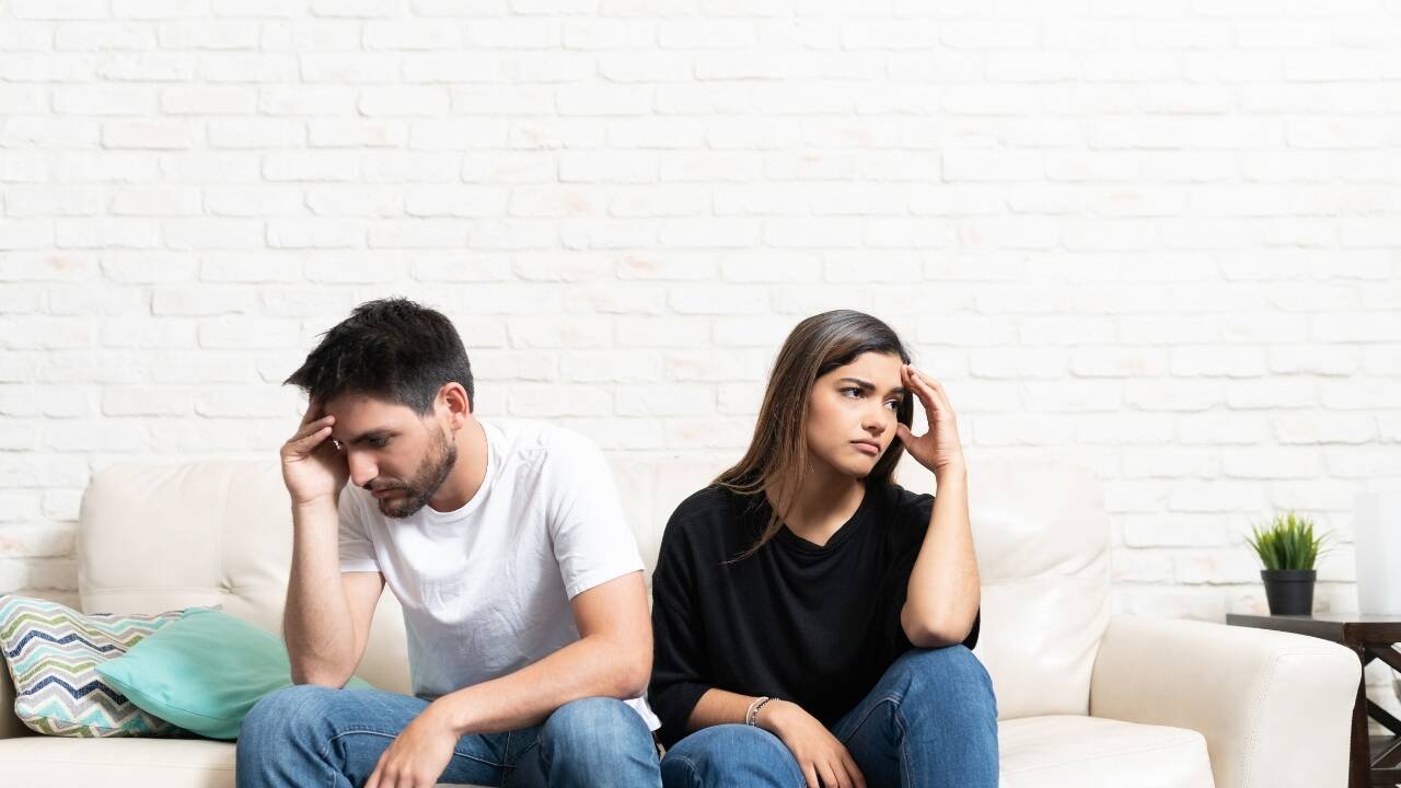5 things people secretly do when they’re no longer happy in a relationship