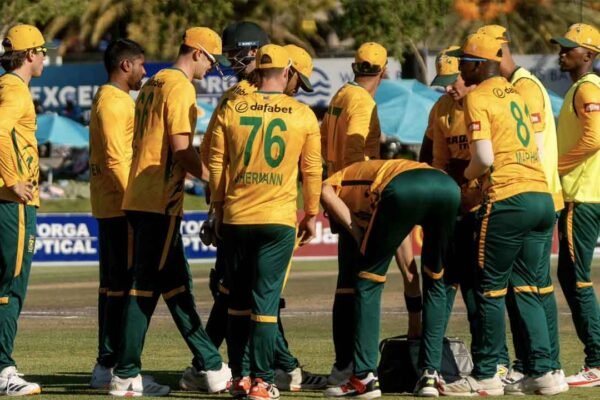 South Africa 13/0 in 3.2 Overs