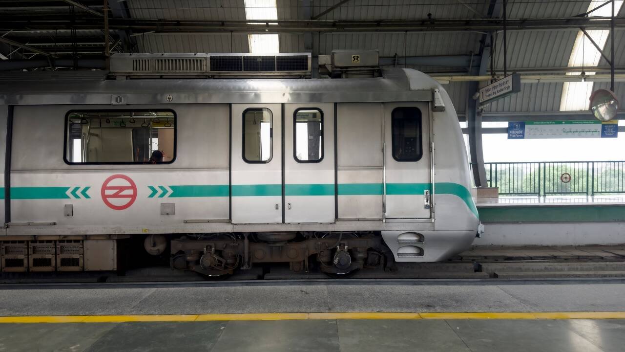 5 germ hotspots you touch at metro stations