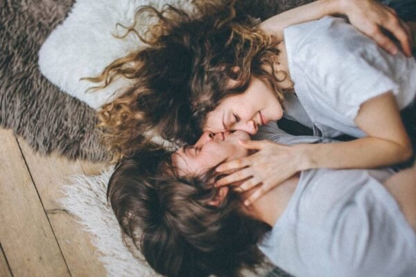 5 things couples should keep private even from their closest friends