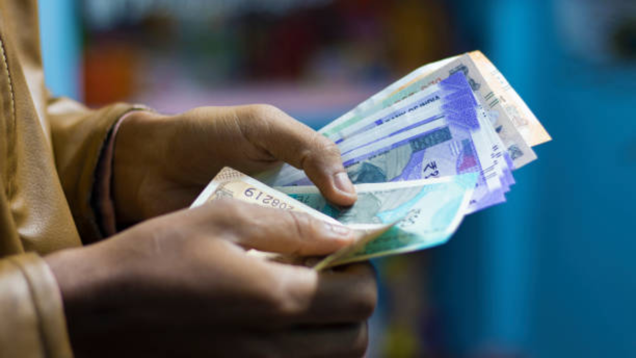 5 easy money tasks to finish before bank branches shut for three days