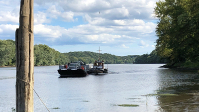 Rocky Hill-Glastonbury Ferry continues its historic Connecticut River service, carrying three cars at a time on a crossing that dates to 1655 | World News