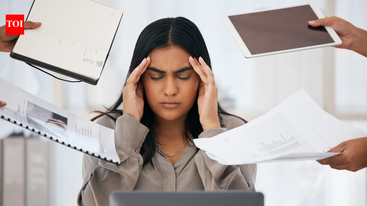 Cto Work Rules: "If you're not at your desk..I don't consider it work": CTO's work rule changed when a client's dashboard stayed broken for over 2 days; what happened next as 'pilot' was something employees did not expect