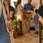 Psychology says toddlers who hide behind your legs but keep peeking at guests may be managing two competing feelings