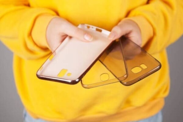 How to clean a yellowed transparent phone case: 5 Easy ways to restore its look at home