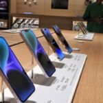 Festive phone market set to shrink in volume