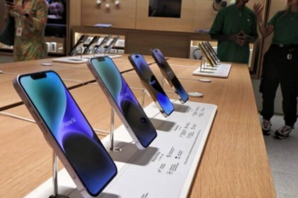 Festive phone market set to shrink in volume