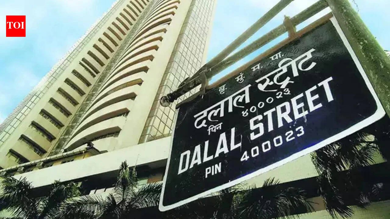Sensex falls 548 points amid volatile trade