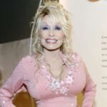 Dolly Parton gave $100,000 toward a healing garden at a hospital in her mother’s South Carolina hometown; the completed space gives patients and families a quiet place outside the wards