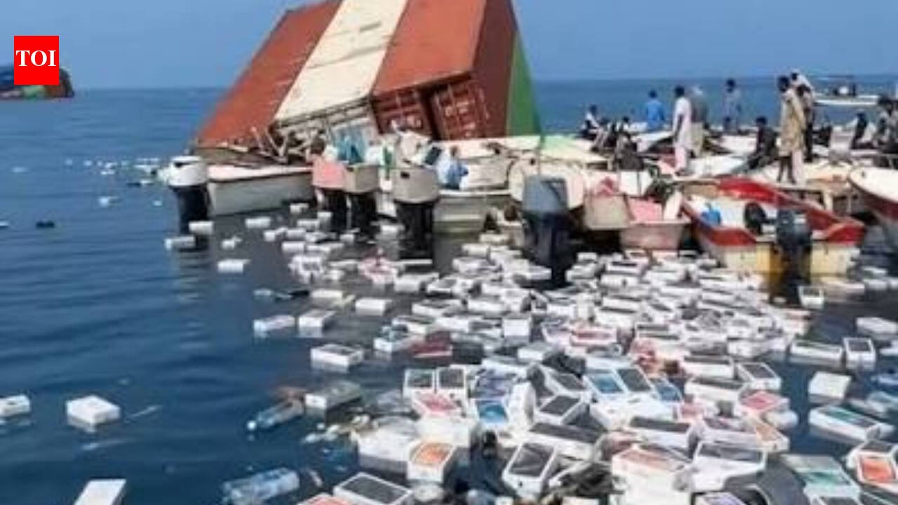 Ship sinks in Strait of Hormuz, Iranian fishermen find floating iPhones and expensive perfumes |