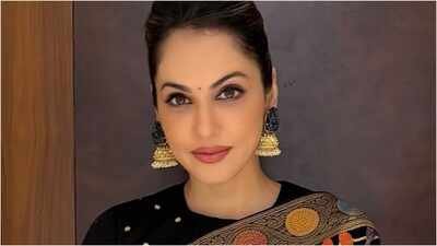 Isha Koppikar: ‘I regret that decision’: Isha Koppikar on rejecting ‘Dil Chahta Hai’ role played by Sonali Kulkarni opposite Saif Ali Khan | Hindi Movie News