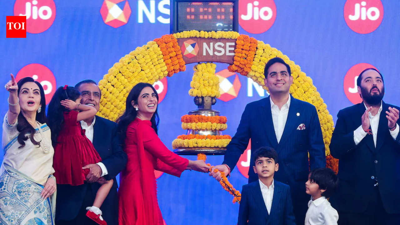 Jio IPO Listing Live Updates: Ambani family seeks blessings at Mumbai’s Shree Siddhivinayak Temple after stellar listing