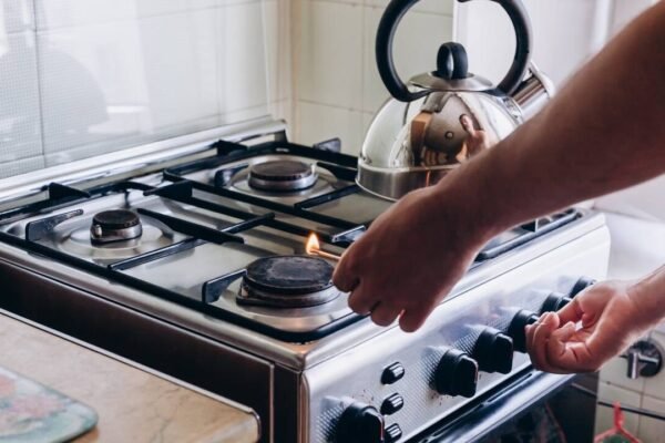 5 things you should never ignore when you smell gas at home
