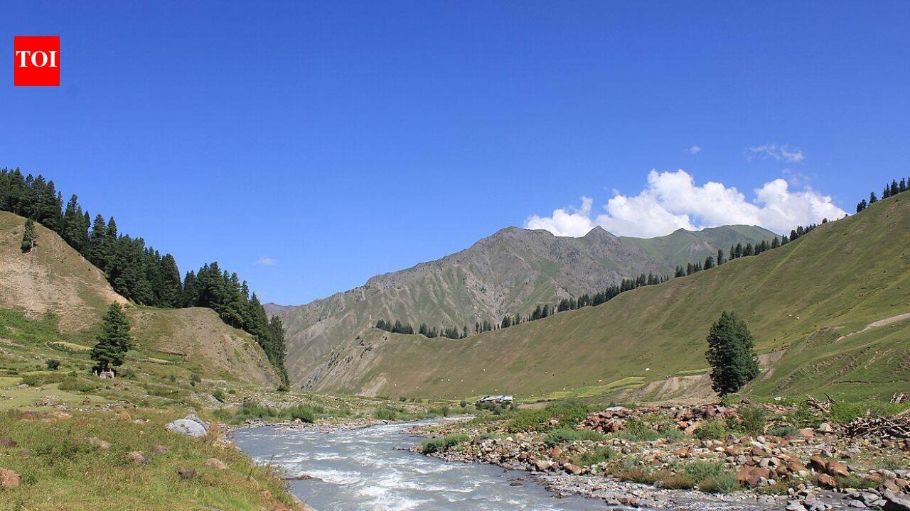 A 16th-century Kashmiri poetess fell in love, but when Akbar sent her love into exile, her songs became Kashmir’s folklore, and a peak in Gurez Valley came to bear her name; meet Habba Khatoon, the 'Nightingale of Kashmir'