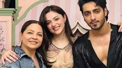 Aneet Padda and rumoured beau Ahaan Panday pose together at actress’ fairytale birthday bash; Alia Bhatt, Deanne Panday attend celebrations - PICS |