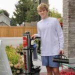 Meet Hudson Lightfoot, the 16-year-old Orillia teen who started window cleaning with a bucket and squeegee at 13, then grew it to 125 clients, hired employees and won a $3,000 business grant