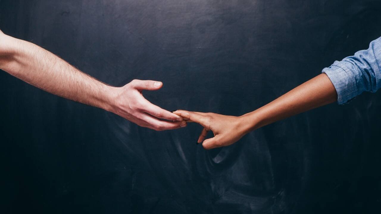 5 tiny dating behaviours that reveal how someone handles rejection