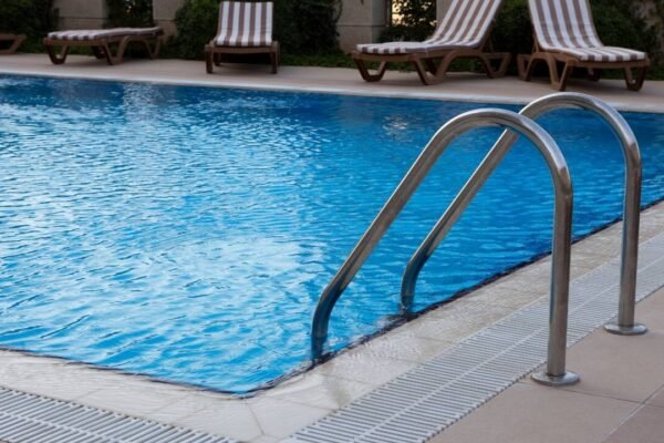 Things you should never do in a swimming pool, even if everyone else is doing them