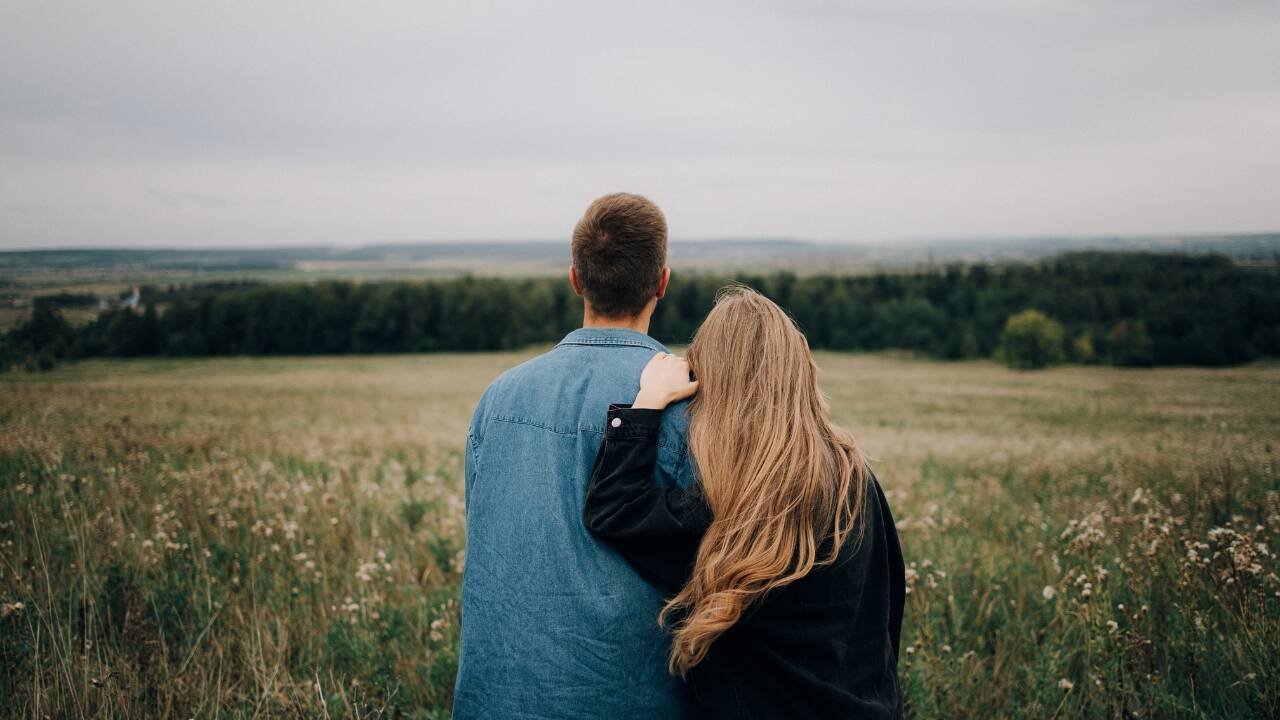 Dating red flags that often appear only after the honeymoon phase