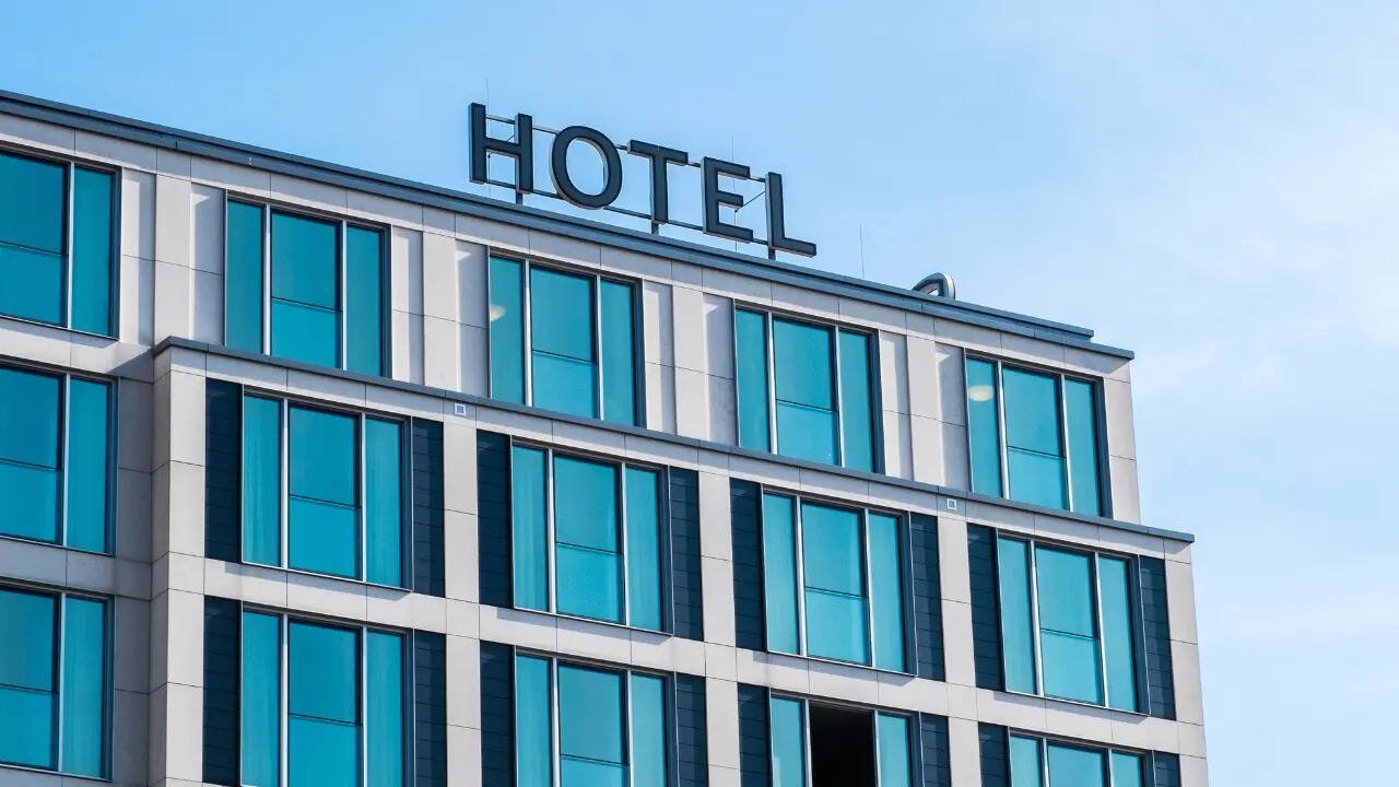7 things you should never do when booking a hotel online