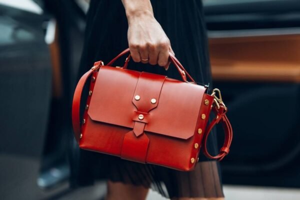 5 germiest things inside your handbag that you probably touch every day