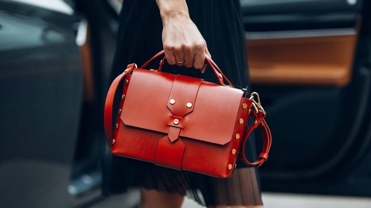 5 germiest things inside your handbag that you probably touch every day