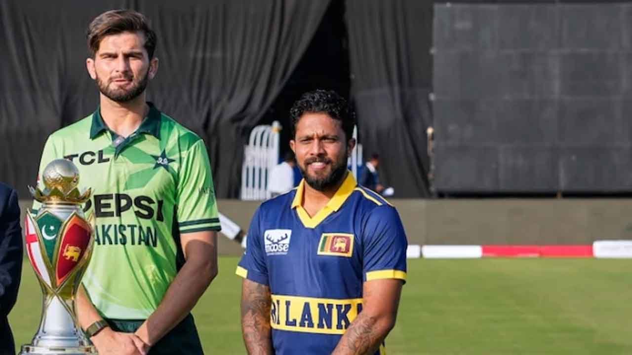 Pakistan 38/2 in 8.4 Overs