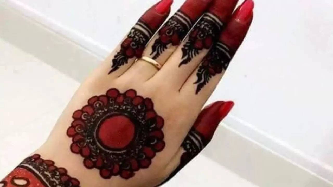 5 trending Mehendi designs for Karwa Chauth 2026